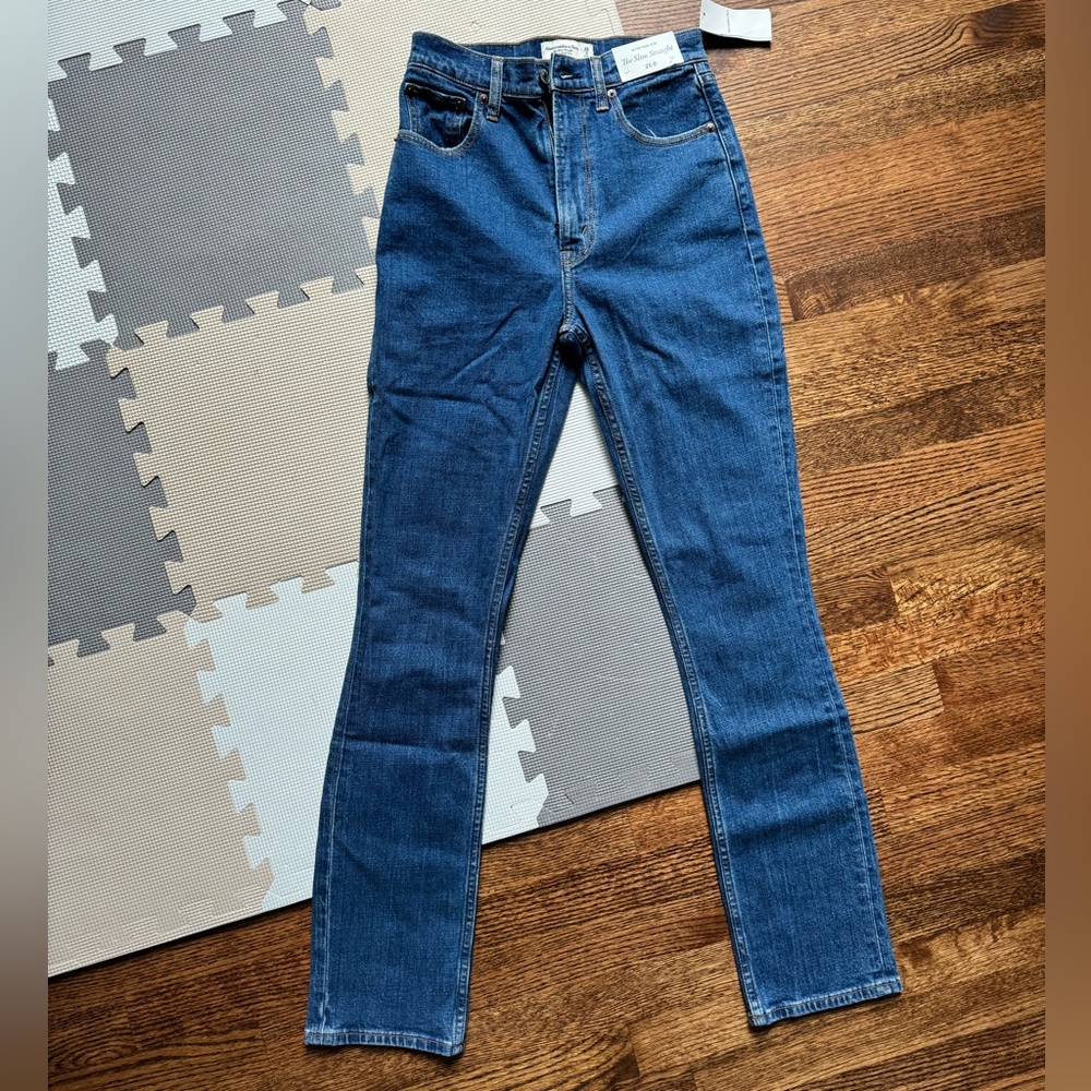 NWT Ultra High Rise 90s Slim Straight Jean, size 25/0